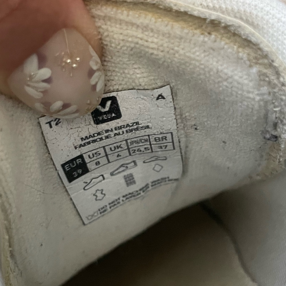 Veja White Leather Sneakers with Gray Details - Picture 7 of 7